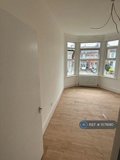 2 Bedroom Flat To Rent In Fillebrook Road, London, E11