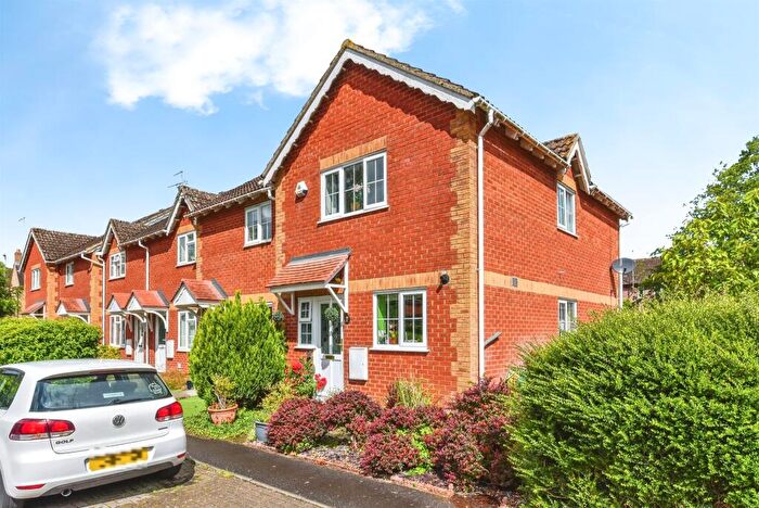 3 Bedroom End Of Terrace House For Sale In Marina Close, Devizes, SN10