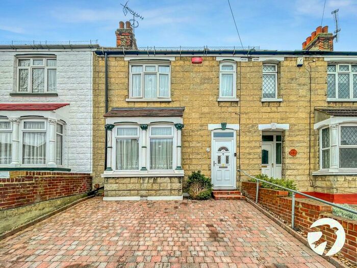 3 Bedroom Terraced House To Rent In Sturdee Avenue, Gillingham/, KentMedway, ME7