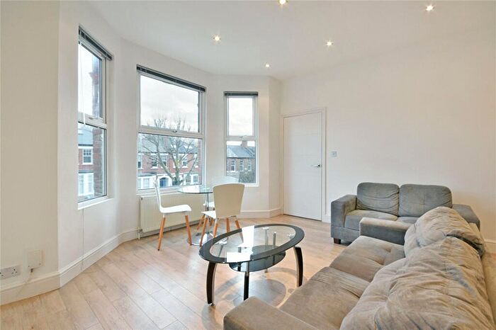 3 Bedroom Flat To Rent In Minster Road, Cricklewood, NW2