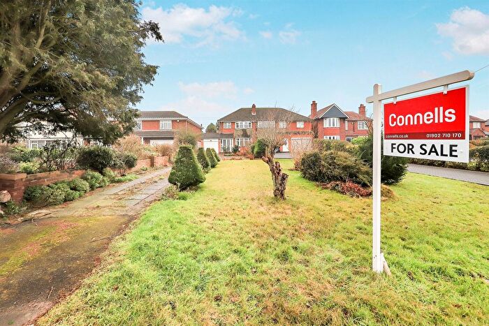 3 Bedroom Semi-Detached House For Sale In Cannock Road, Westcroft, Wolverhampton, WV10