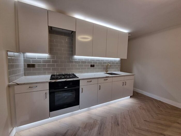 2 Bedroom Flat To Rent In Charnwood Street, London, E5