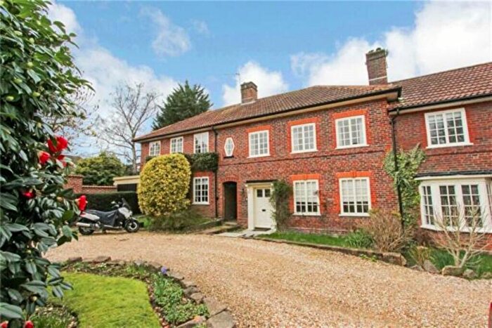 3 Bedroom Cottage To Rent In Glebe Court, Highfield, SO17