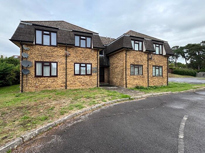1 Bedroom Flat For Sale In Flat Spencers Court, Lemon Grove, Whitehill, Bordon, GU35