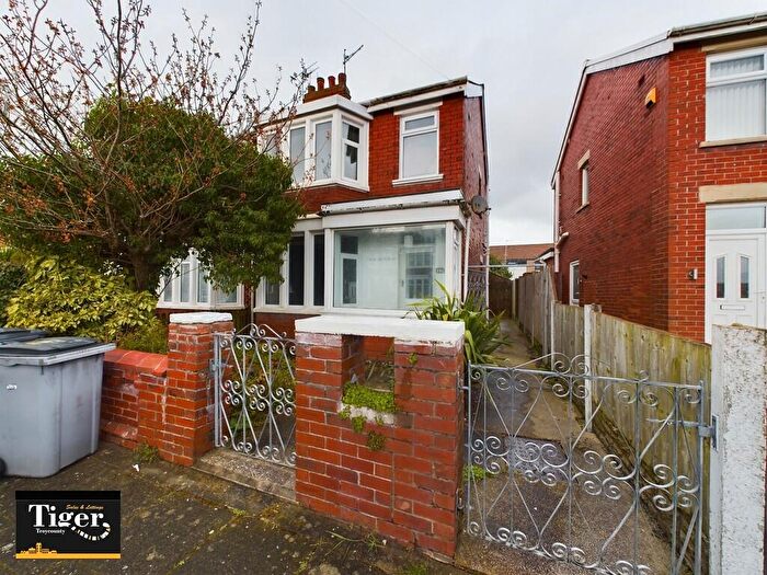 3 Bedroom Semi Detached House To Rent In Beckway Avenue, Blackpool, FY3