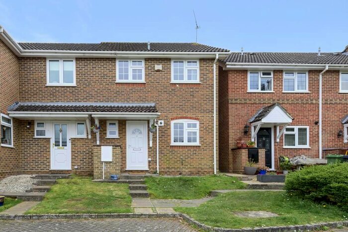 3 Bedroom Semi-Detached House To Rent In Bagshot, Surrey, GU19