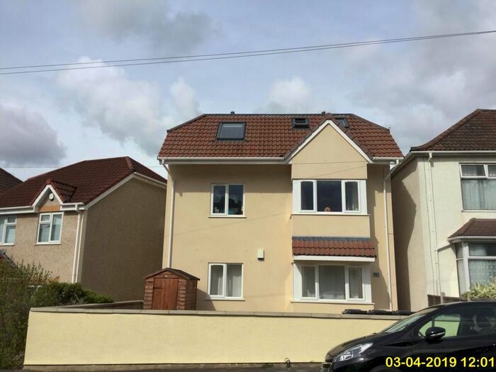 3 Bedroom Flat To Rent In Savoy Road, Bristol, BS4