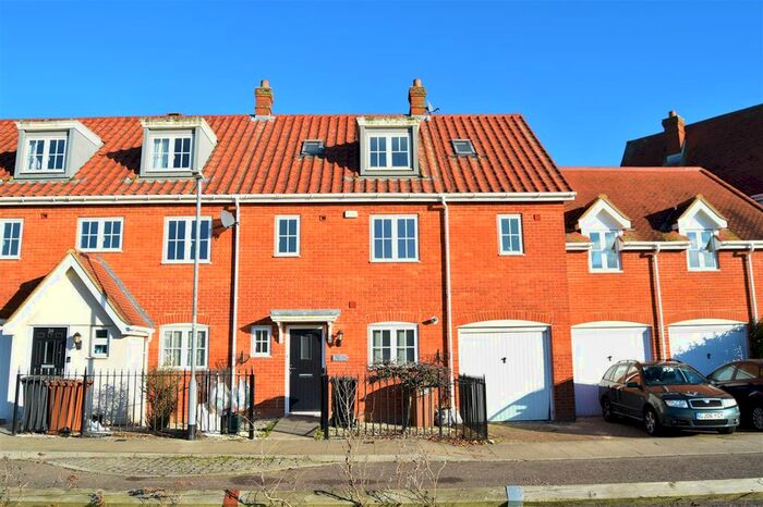 4 Bedroom Property To Rent In Braganza Way, Springfield, Chelmsford CM1