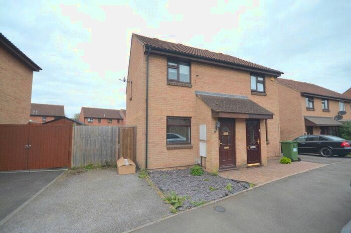 2 Bedroom Semi-Detached House To Rent In Bosworth Cresent, Romford, Essex, RM3