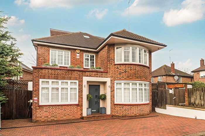 5 Bedroom Detached House For Sale In Freston Park, Finchley, N3