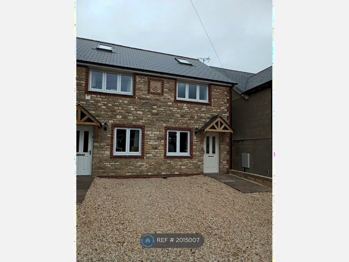 2 Bedroom Semi-Detached House To Rent In Church Street, Brackley, NN13