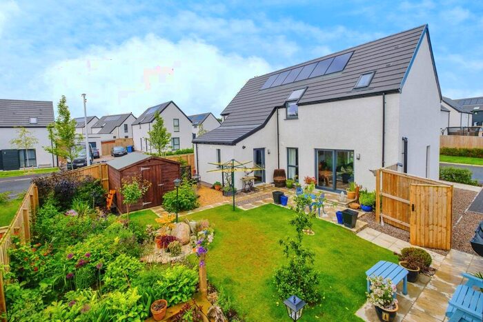 4 Bedroom Detached House For Sale In Mackinnon Drive, Croy, Inverness, IV2