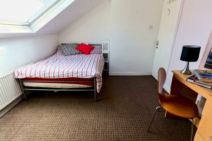 6 Bedroom Terraced House To Rent In Ebberston Terrace, Hyde Park, Leeds, LS6
