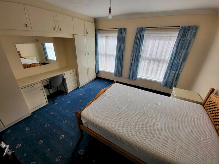 4 Bedroom Terraced House To Rent In Ashton Road, Luton, LU1