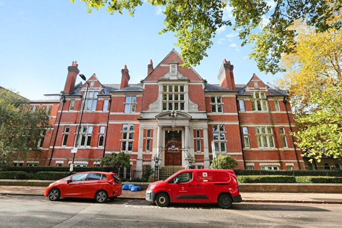 2 Bedroom Flat To Rent In Camberwell Grove, London, SE5