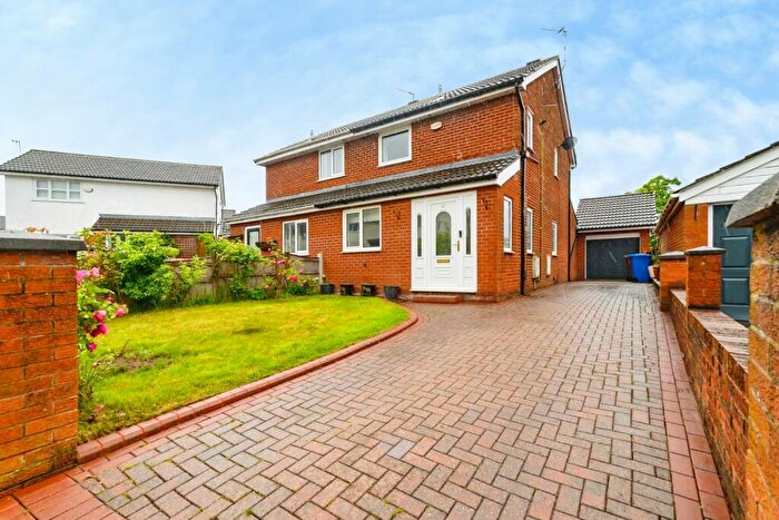 3 Bedroom Semi Detached House For Sale In Hopefold Drive, Worsley, Manchester, Greater Manchester, M28