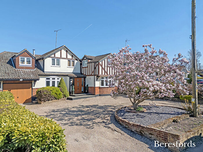 4 Bedroom Detached House For Sale In Rayleigh Road, Hutton, CM13