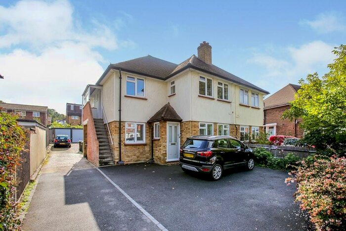 2 Bedroom Flat To Rent In Carshalton Road, Sutton, Surrey, SM1