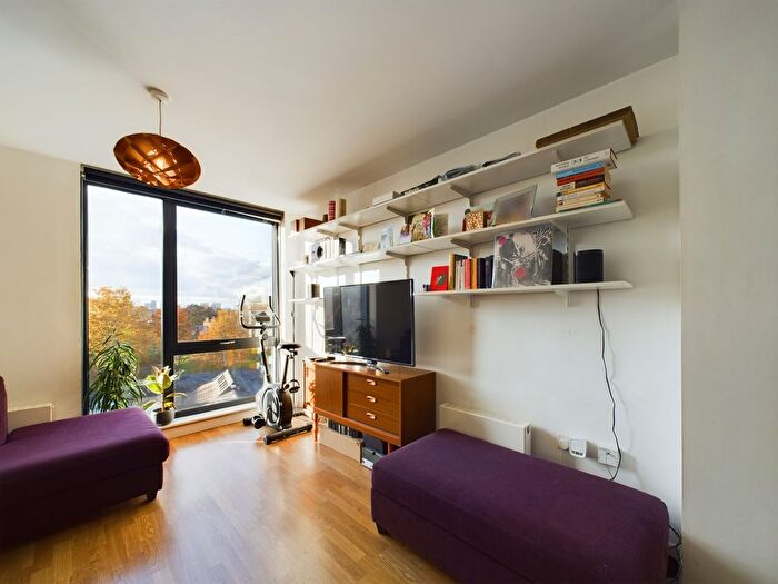 1 Bedroom Flat For Sale In Triangle Road, London, E8