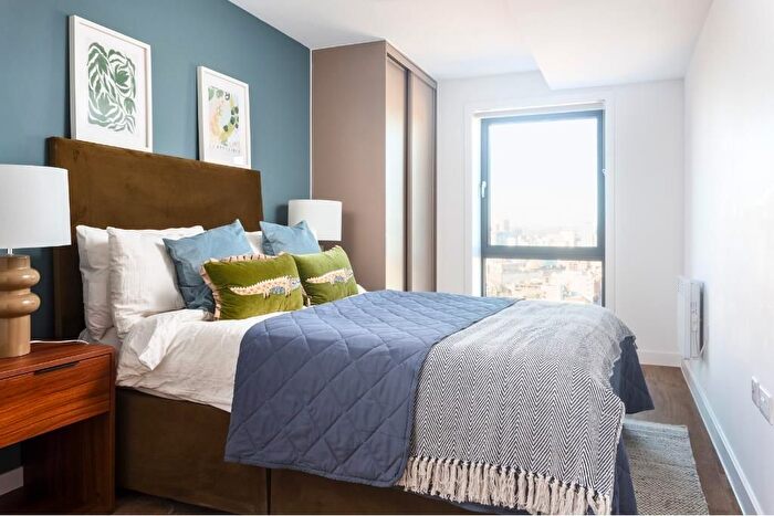 3 Bedroom Flat For Sale In Phoenix, Saxton Lane, Leeds, LS9