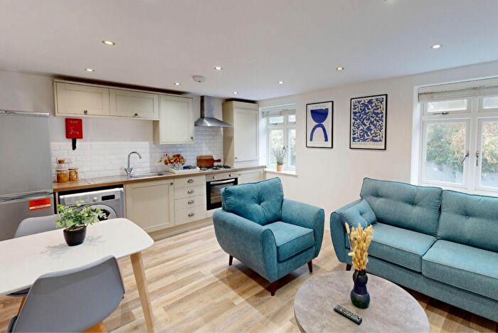 2 Bedroom Flat To Rent In Waverley Centre, - Portland Road, NG7