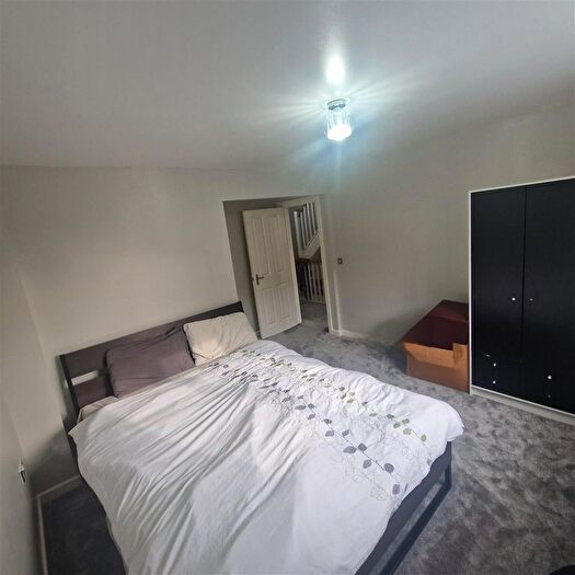 5 Bedroom Terraced House To Rent In School Avenue, Basildon, SS15