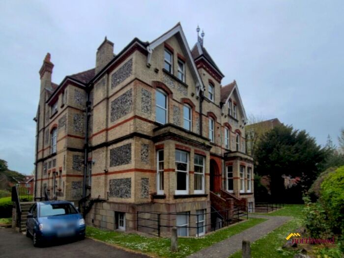2 Bedroom Flat To Rent In Granville Road, Meads, Eastbourne, BN20