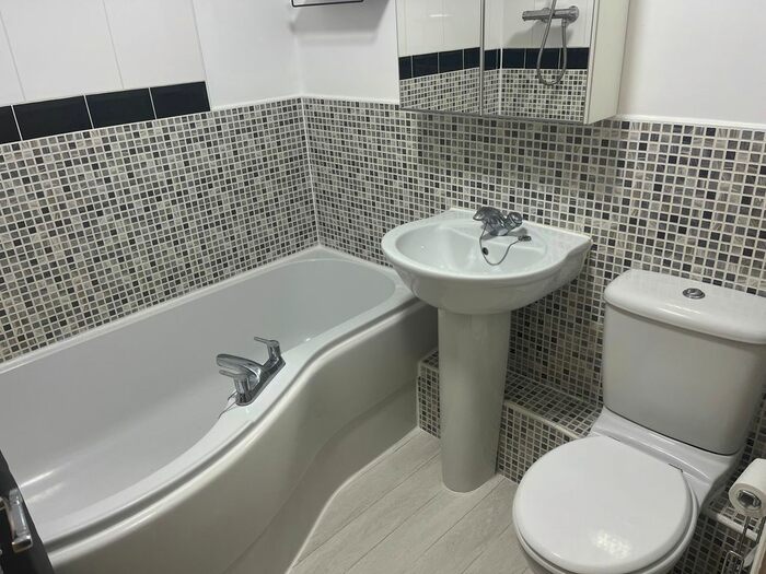 2 Bedroom Semi-Detached House To Rent In Millias Close, Brough, HU15