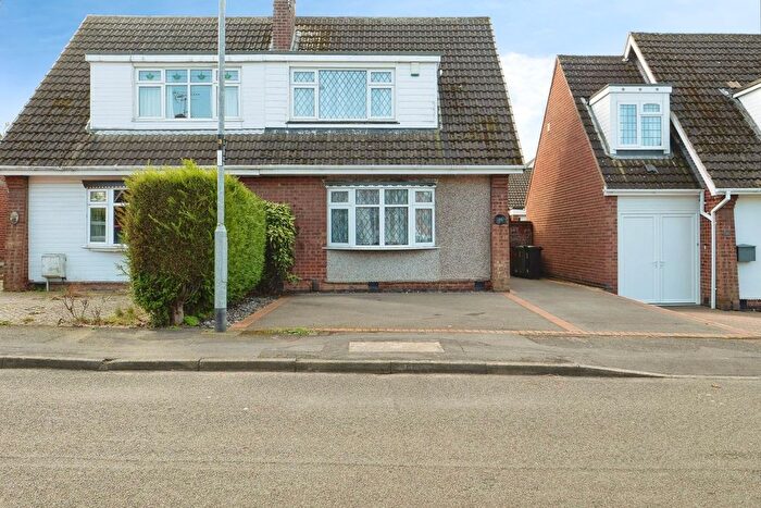 3 Bedroom Semi Detached House For Sale In Ravensthorpe Road, Wigston, LE18