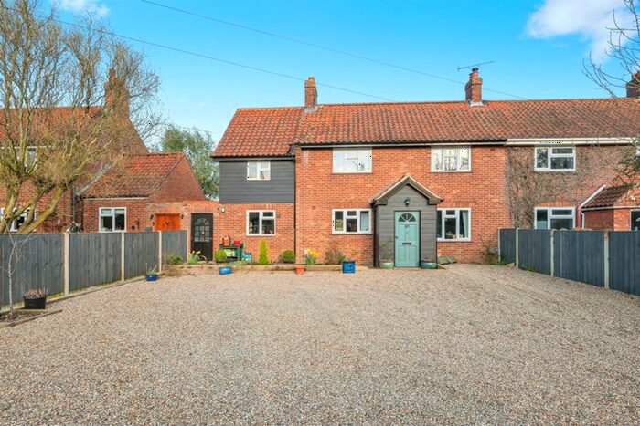 4 Bedroom Semi-Detached House For Sale In Cromer Road, Thorpe Market, Norwich, NR11