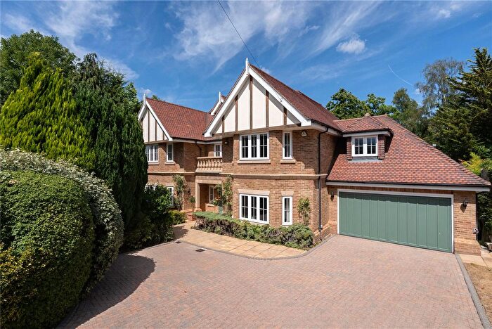 5 Bedroom Detached House For Sale In Beech Close, Cobham, KT11