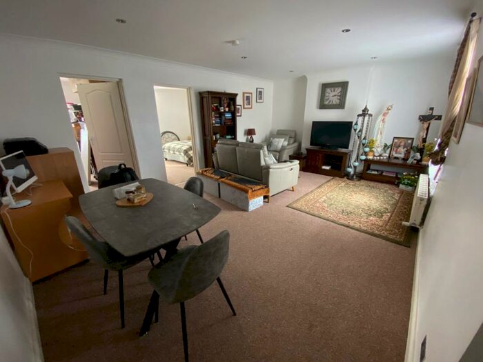 2 Bedroom Apartment To Rent In Cromwell Road, Luton, LU3