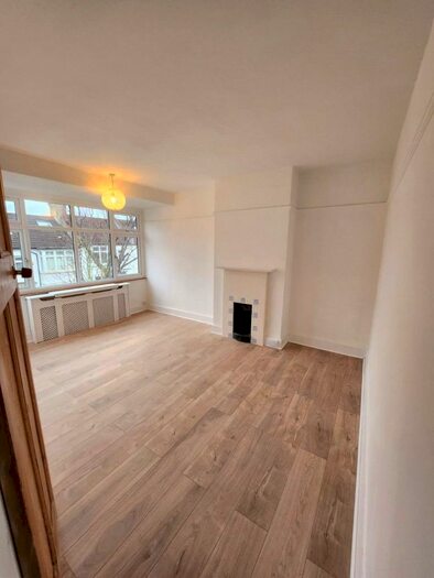 3 Bedroom Detached House To Rent In Pleydell Avenue, London, SE19