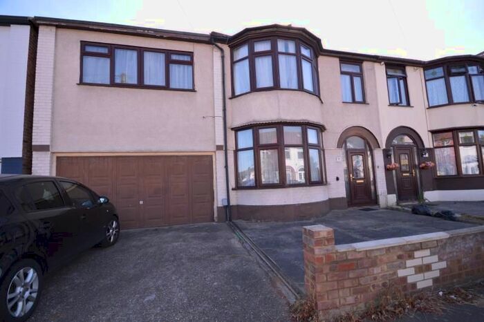 5 Bedroom Terraced House To Rent In Hurstbourne Gardens, Barking, IG11