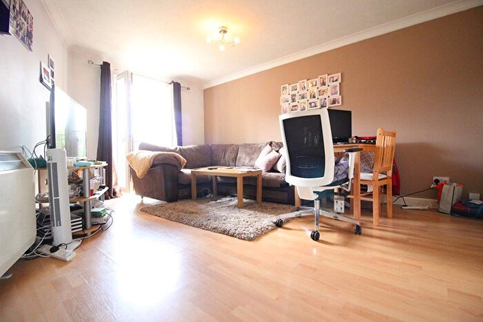 1 Bedroom Flat To Rent In Norbury Avenue, Watford, WD24