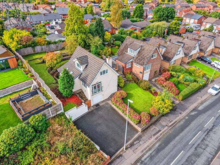3 Bedroom Detached House For Sale In War Office Road, Bamford, Rochdale, OL11