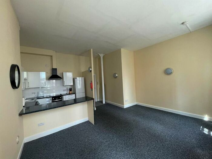 2 Bedroom Apartment To Rent In Portland Street, Manchester, M1