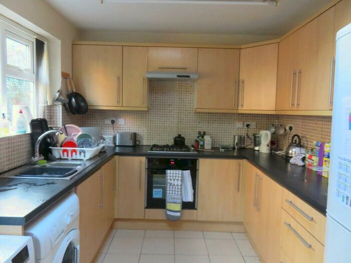 5 Bedroom Semi-Detached House To Rent In Rolleston Drive, Nottingham, Nottinghamshire, NG7