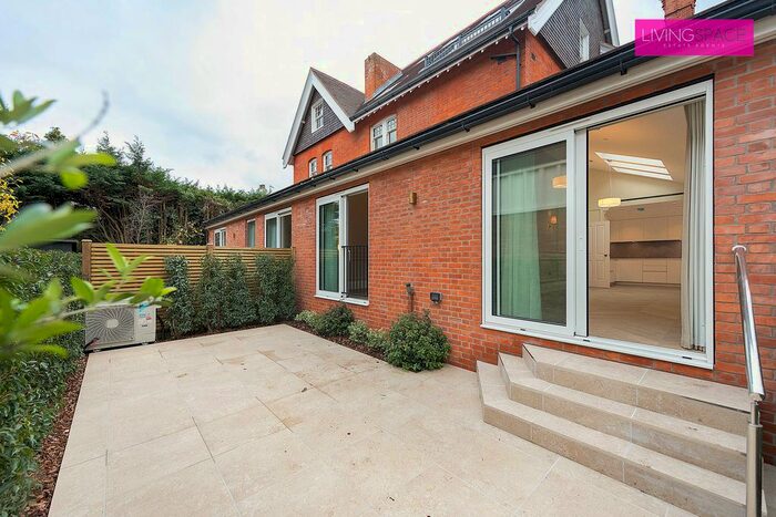 3 Bedroom Flat To Rent In Drury Road, Hadley Wood, EN5