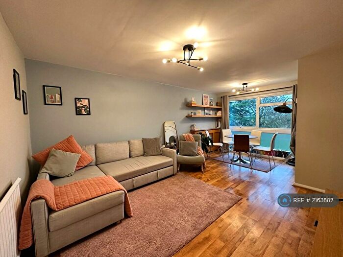 2 Bedroom Flat To Rent In Hope Park, Bromley, BR1