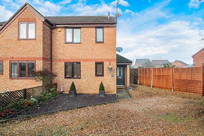2 Bedroom End Of Terrace House To Rent In Treen Close, Thrapston, NN14