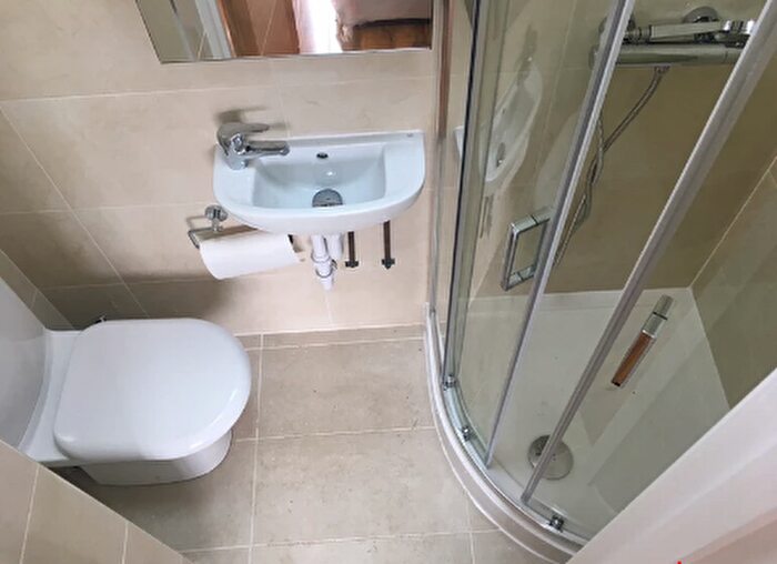 4 Bedroom Semi Detached House To Rent In West Way, Neasden London, NW10