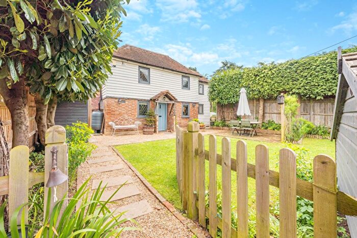 3 Bedroom Detached House For Sale In Kenward Road, Yalding, ME18