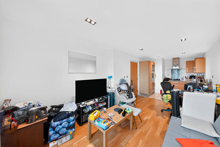 1 Bedroom Apartment To Rent In Limeharbour, London, E14