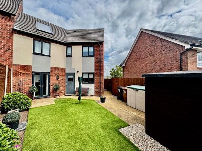 3 Bedroom End Of Terrace House For Sale In Neptune Road, Wellingborough, NN8
