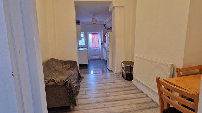 1 Bedroom Flat To Rent In Urswick Road, Hackney, E9