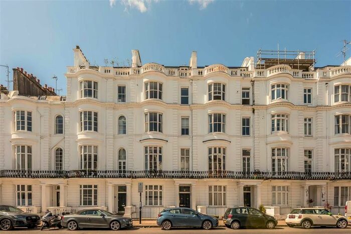 2 Bedroom Flat To Rent In Gloucester Terrace, London, W2