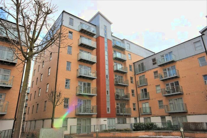 2 Bedroom Flat To Rent In Queen Mary Avenue, London, E18