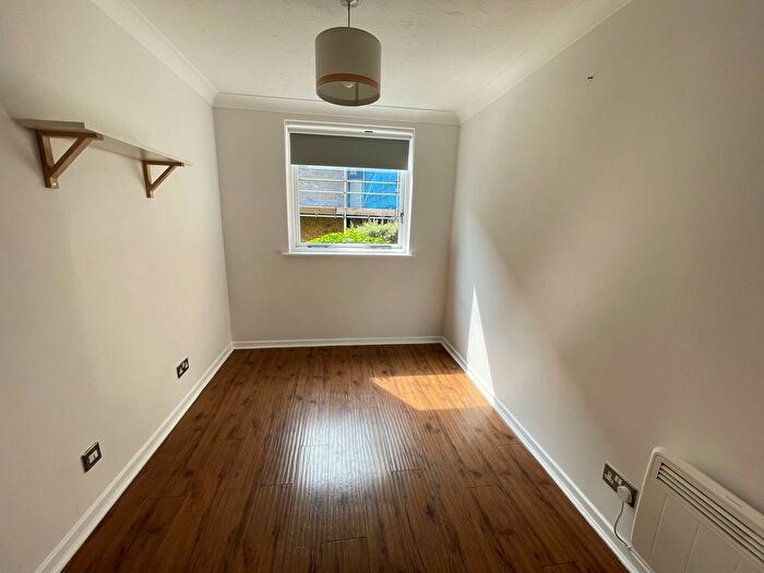 2 Bedroom Flat To Rent In Brook Court, London, E17