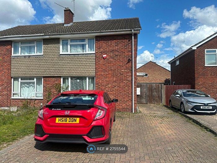 3 Bedroom Semi-Detached House To Rent In Windermere Close, Cambridge, CB1